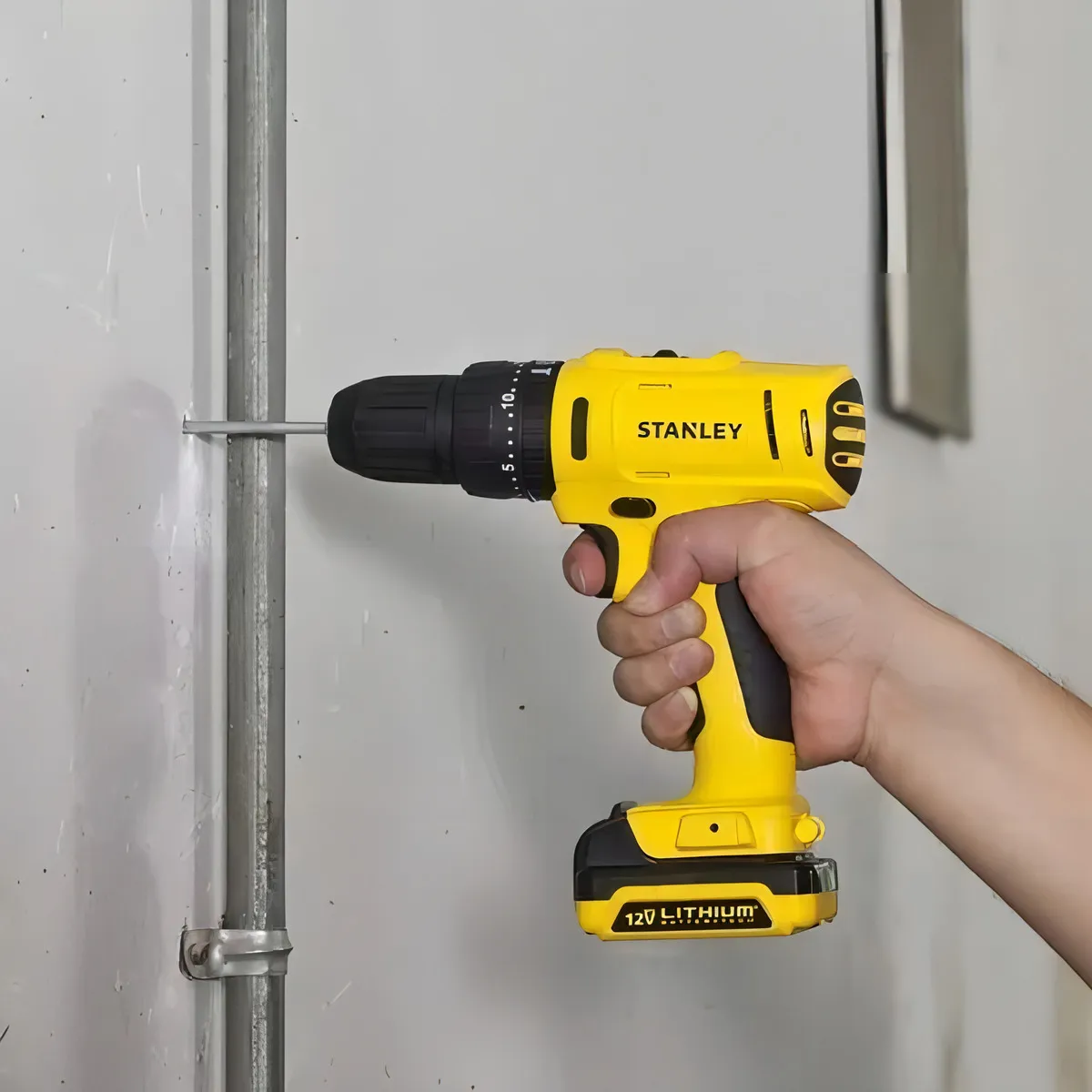 Taladro percutor inalámbrico 12 v - Stanley - Imagen 2